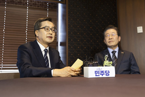 김동연, 이재명 대표에게 “내란 종식은 정권교체...공동정부 만들어야”