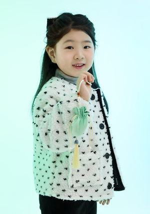 플로르, 키즈 모델 엄태은·유연아와 함께한 신년 화보 공개