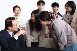 [에경 영상] 訪美 임태희 경기도교육감, 벨몬트 고교 찾아 한인학생들과 간담회...교육현장도 살펴