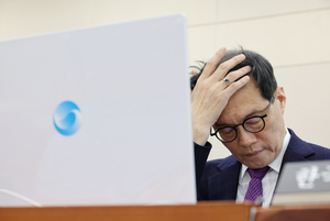 韓 성장률 1.0% 전망까지…한은, 이번주 기준금리 내릴까
