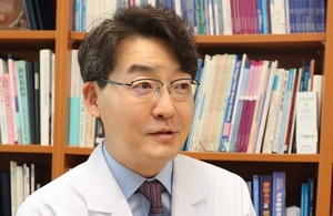 [건강e+ 삶의 질] “필수의료 활성화, 의사 증원 넘어 보상·사고 보완책이 우선”
