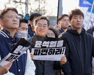 김동연 “윤석열 복귀, 제2의 내란 불러올 것...즉각 탄핵해야”