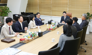 김진경 경기도의회 의장, 3급 신설 및 전문위원 정수 확대 ‘환영’