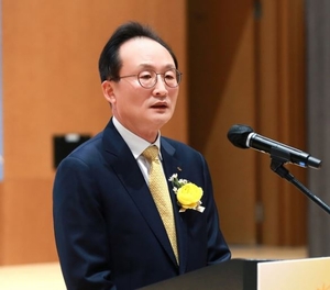 “스타벅스에 KB스타뱅킹이” 이환주 국민은행장, 역발상 전략 ‘본궤도’