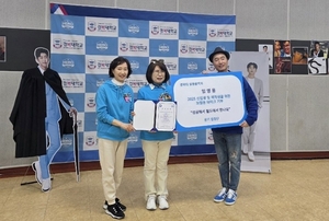 임영웅 팬클럽 영웅시대, 경복대에 보컬용 마이크 기부