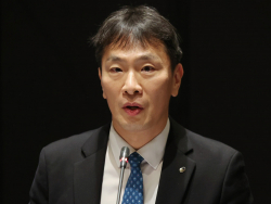 “상법개정 직 걸겠다” 이복현, 금융위원장에 사의 표명...일단 반려