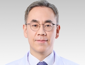 [건강e+ 삶의 질] 고난도 턱밑샘 타석 제거, 내시경이 가장 효과적