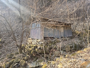 역사의 뒤안길로 사라지는 상엿집…평창군 평창읍 상엿집 정비