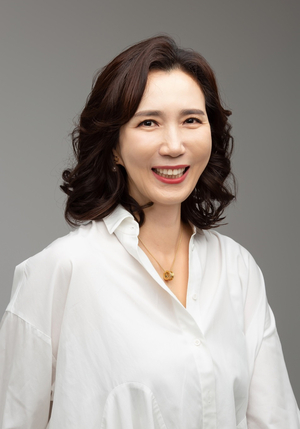 모델 김정이, ‘미크니 뷰티랩’ 한정판 립 컬렉션 화보로 뷰티 모델 데뷔