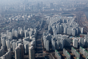 서울 아파트값 10주째 상승…토허제 재지정에 상승폭 둔화