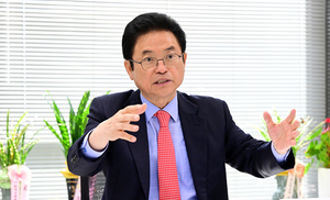 [인터뷰] 이철우 경북지사 “DMZ를 평화경제지대로… 원산항엔 미군 전함 건조기지”
