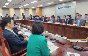 내년도 최저임금 협상 돌입…시작부터 ‘기싸움’