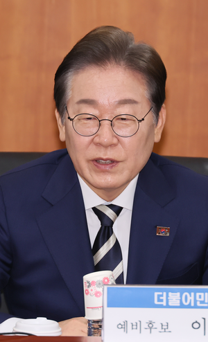이재명 “2040년까지 탈석탄, 탈플라스틱 로드맵 수립”