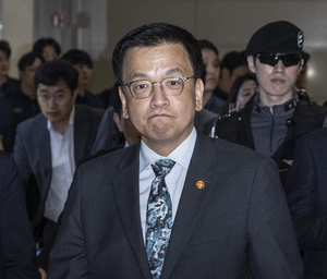 한미 재무·통상 2+2…트럼프 깜짝 등장, 방위비 문제 들고 나올까