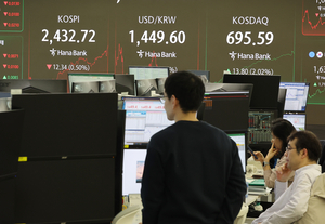 트럼프發 글로벌 증시 폭락에도 한국 증시 선방…코스닥 1% 올라