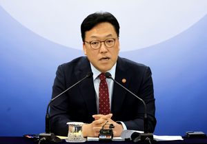 김병환 “우리금융지주 생보사 인수 승인, 허가행위 자체가 재량”
