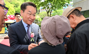 유정복, “어르신들에게 감사와 존경의 마음 전하고 지속적인 관심과 지원 약속”