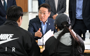 유정복, “천원주택 전국 확대에 최선 다할 것”...접수 현장 찾아 시민과 소통