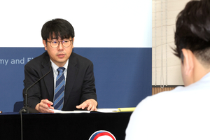 내수회복 지연에 美 관세로 대외여건 악화, “하방압력 증가”