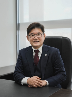 [36th, 에너지가 미래다] 박진호 한국에너지공대 총장대행 “탈탄소화 흐름은 지속…AI와 에너지 융복합 전략 필요”