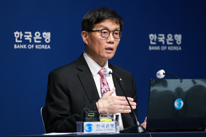 ‘성장률 쇼크’ 한은 0%대 성장 공식화…“금리 인하 폭 더 커질 수도”