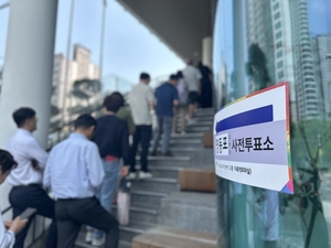 [대선 2025]투표소마다 ‘북새통’…“경제 살릴 대통령 뽑겠다”