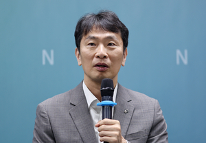 이복현 “정치 관계없이 부실PF·가계부채 관리 등 현안 추진”