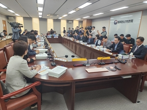 최저임금 노사 공방 본격화…“특고 적용” vs “현실 불가능”