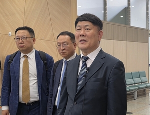 ‘1승 1패’ 기록한 김정규 타이어뱅크 회장…상장은 ‘좌절’·승계는 ‘착착’