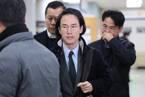 200억원 횡령·배임 혐의 조현범 회장, 1심 징역 3년 ‘법정구속’