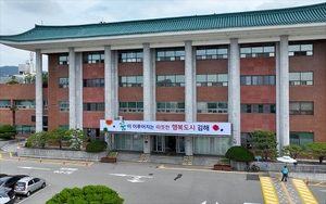 현충일 행사에서 감사카드 돌린 김해시 선거법 위반?  