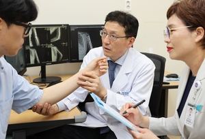팔꿈치 인공관절 재수술, 첫수술과 만족도 비슷