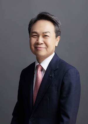 [금융飛하인드] “전직원 과제 제출하라” 신한지주, AI ‘열공모드’