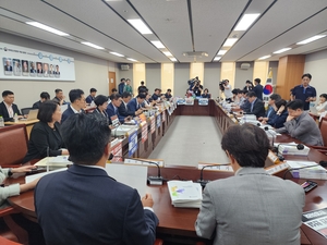 최저임금 법정시한 또 넘겼다…勞 14%↑ vs 使 동결 ‘팽팽’