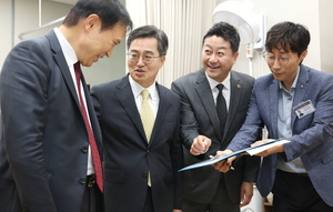 김진경 경기도의회 의장, 김동연 지사·임태희 교육감과 ‘협치’로 노동 존중 실천
