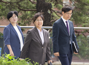 정은경 복지부 장관 후보자 첫 출근…의료개혁 시험대 선 ‘K-방역 아이콘’