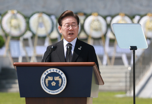 李대통령, 현충일 추념식 참석… “특별한 희생엔 특별한 보상 주어져야”