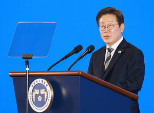 李대통령 “한국은 ‘깔딱고개’ 넘는 중…AI가 돌파구”