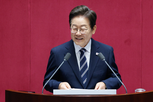 李대통령 첫 직무평가서 지지율 64%…경기 낙관론 8년래 최고 [한국갤럽]