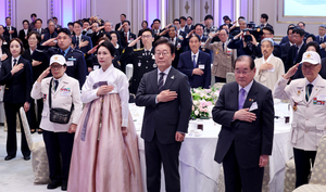李대통령, 천안함·연평해전 유족 위로 “서해 지켜낸 영웅들”