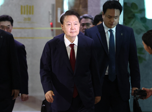 尹, 15시간 조사 후 귀가…특검, 30일 오전에 2차 출석통지