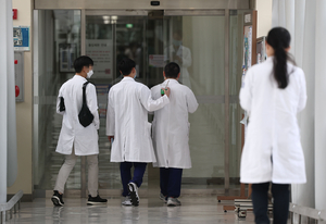 李 대통령이 뚫은 의정 대화 물꼬…복지부는 ‘복지부동’