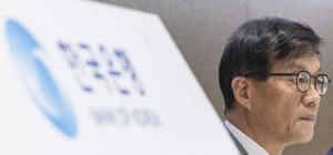 기준금리 인하보다 ‘대출 관리’...한은의 시계는 8월