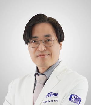 [전문의 칼럼] 사람잡는 무더위…몸 속 체온 올라가면 ‘응급상황’