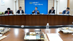 촌음의 여유도 없다…김영록 전남지사 “식사하면서 회의 합시다”