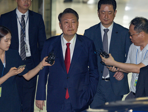 尹 재구속에 정치권 후폭풍…與 “사필귀정” vs 野 ‘침묵’속 위기감