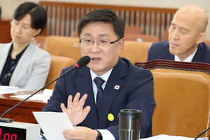 김성환 환경부 장관 후보자 “온실가스 감축목표, 철강·석유화학서 줄이지 않으면 달성 어려워”