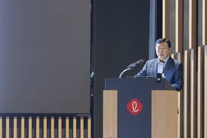 신동빈 “10년 뒤 예측해 현재 해야할 일 실행해야”