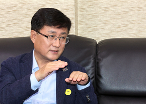 “에너지 부문 가져오겠다” 못 박은 김성환 환경장관…산업부 함묵 속 에너지안보 우려 목소리