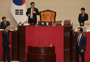 이재명 정부 한 달…野 실종된 국회, ‘與與’ 갈등만